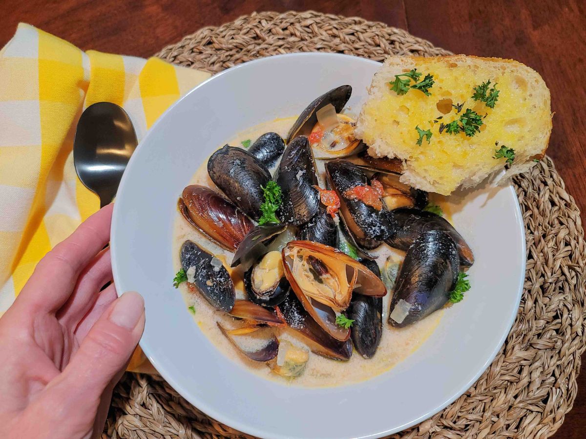 Bowl of mussels in cream sauce ready to eat.