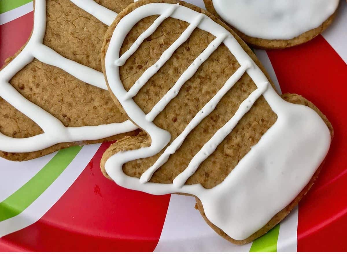 Gingerbread cookies with icing on a plate.